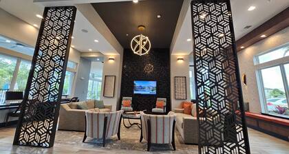 “Modern 1BR Top Floor Apt with Sofa Bed & Preserve Views – Sleeps 4”