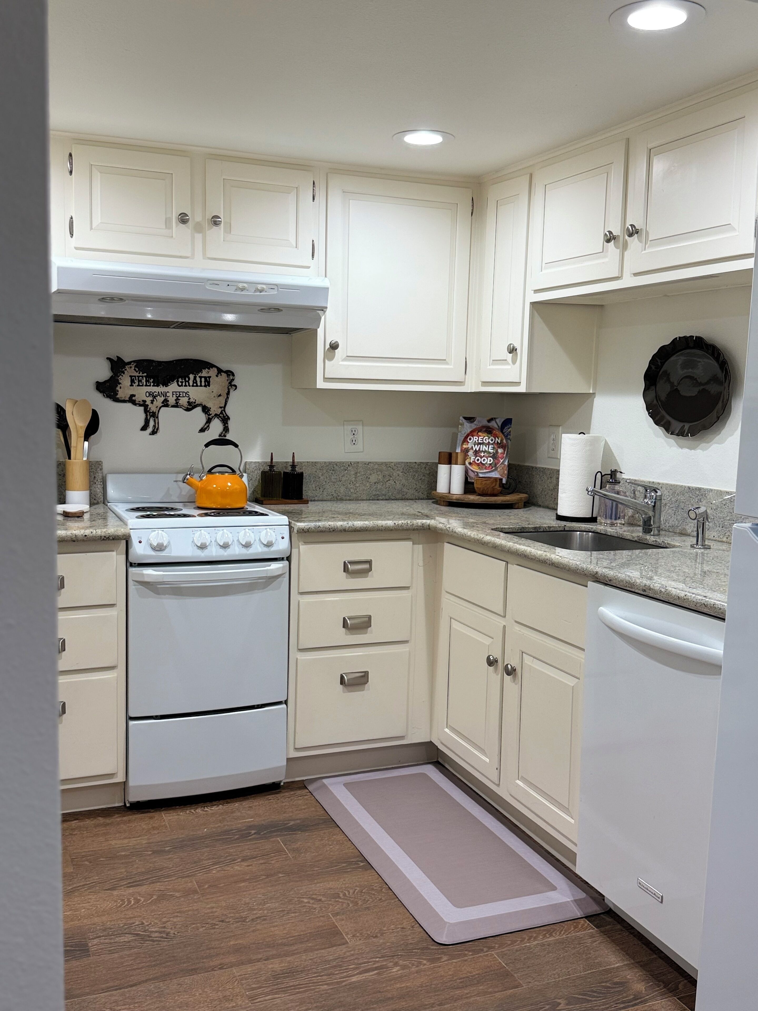 Micro-ondes, four, plaque de cuisson, lave-vaisselle