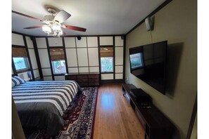2 bedrooms, iron/ironing board, free WiFi, bed sheets