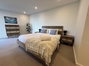 4 bedrooms - 1/303 - 1 Flinders St (Wagga Wagga)