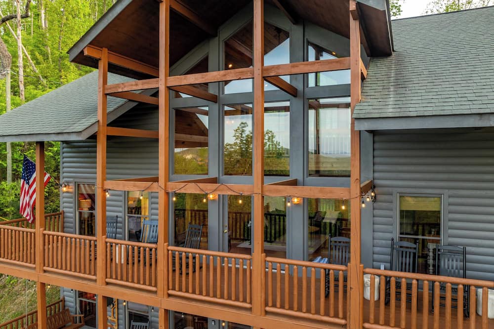 Sleeps 24 2 Homes, Hot Tub, Sauna, Movie Theater, Firepit, Pool, Tennis Courts