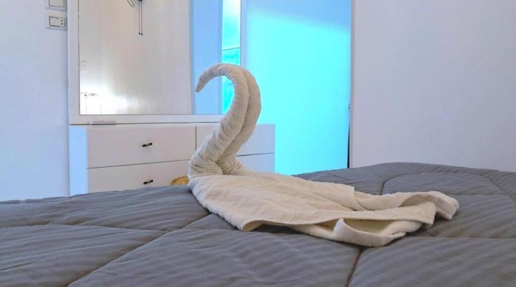 1 bedroom, bed sheets