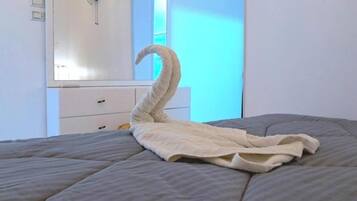 1 bedroom, bed sheets