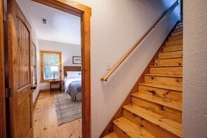 5 habitaciones, escritorio, tabla de planchar con plancha y wifi gratis 