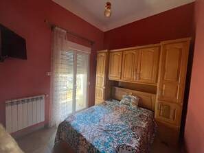 2 bedrooms, bed sheets