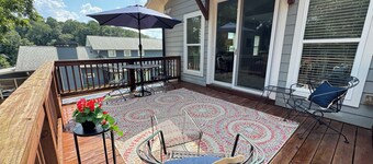 Chicopee House ~ Your 4 bd, 3 bath, Athens Getaway 1-mile to Sanford Stadium!