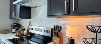 Chicopee House ~ Your 4 bd, 3 bath, Athens Getaway 1-mile to Sanford Stadium!