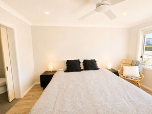 4 bedrooms, iron/ironing board, WiFi