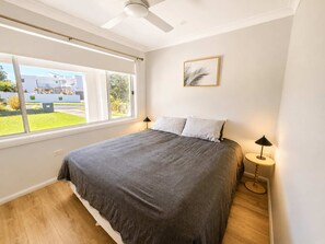 4 bedrooms, iron/ironing board, WiFi