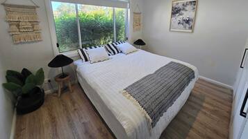 4 bedrooms, iron/ironing board, WiFi