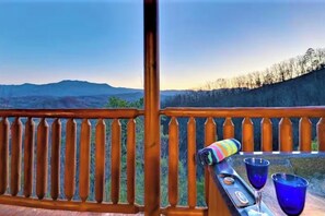 Property grounds - Scenic Hot Tub Time, Chats by Firelight, Epic Game Nights & Resort Sauna Steams - A Natural High (Sevierville)