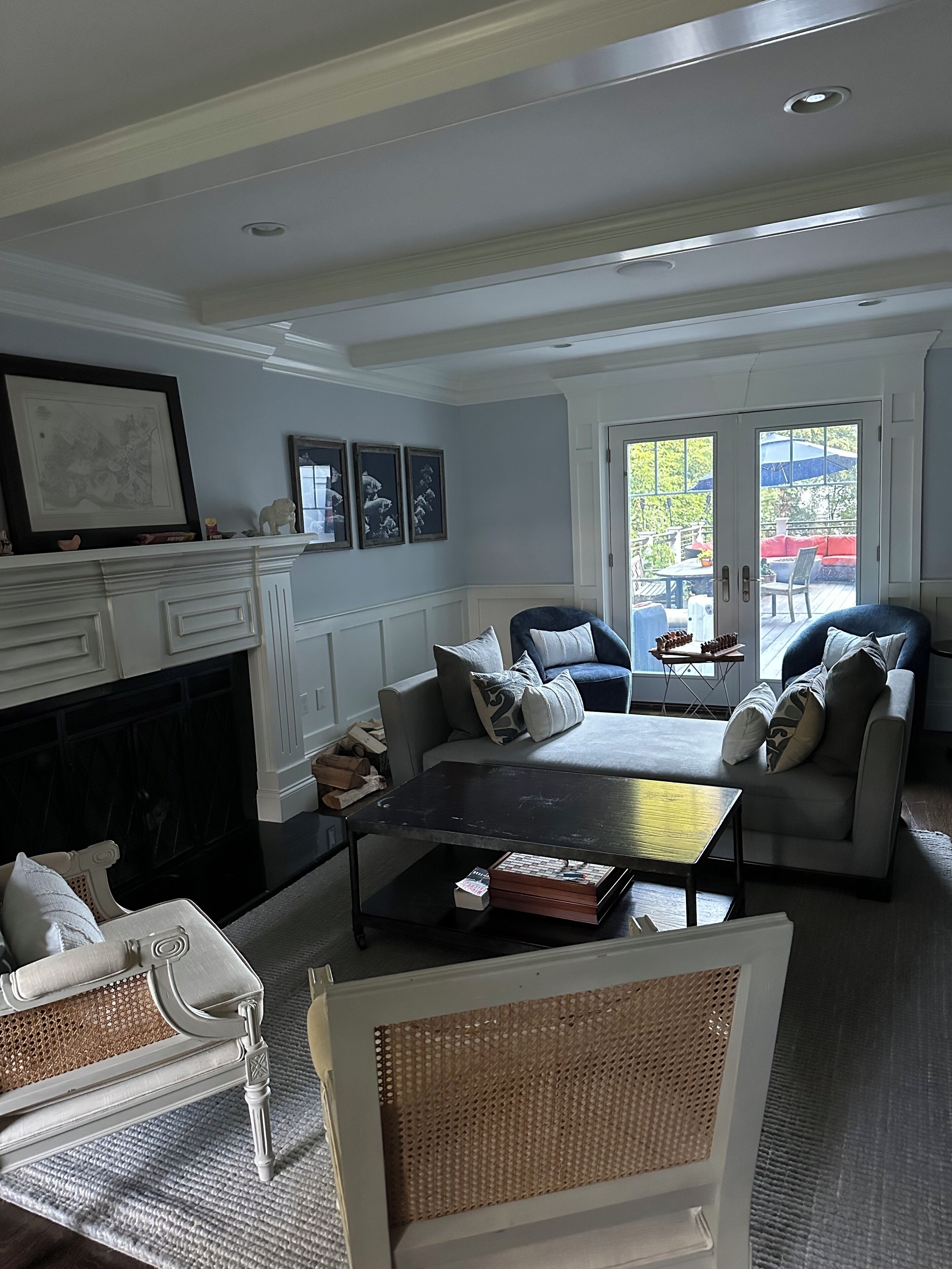 Televisión y chimenea 