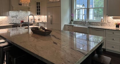 Spacious 5-bedroom house with theatre and gym