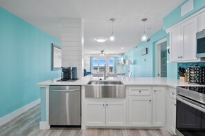 雪櫃、微波爐、焗爐、爐具