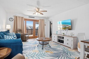 TV, table football, ping pong, books - Enjoy La Mirage 307, a cozy 2-bedroom condo in Port Aransas at Beachfront Resort (Port Aransas)