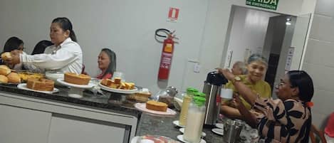 Termasuk sarapan bufet setiap hari
