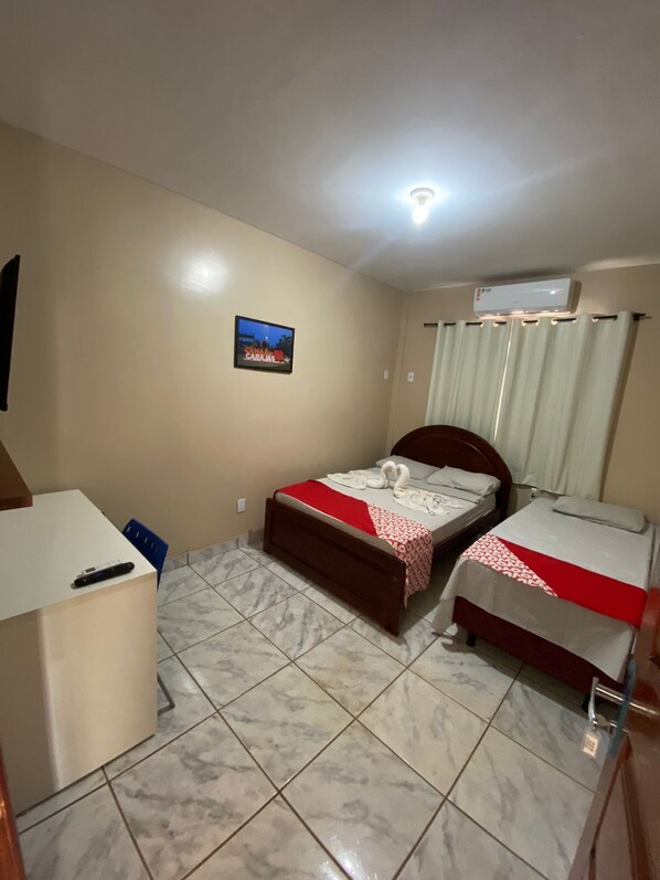 Triple Room, City View | Desk, free WiFi
