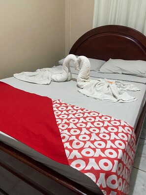 Habitació doble, vistes a la ciutat | Escriptori i wifi gratuïta 