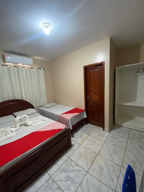 Triple Room, City View | In-room dining