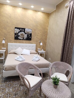 Deluxe Quadruple Room, Balcony, City View | Laptop workspace, blackout drapes, soundproofing, free WiFi - Anninedda rooms (Palermo)