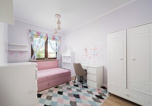 3 bedrooms, iron/ironing board, WiFi, bed sheets