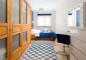 3 bedrooms, iron/ironing board, WiFi, bed sheets