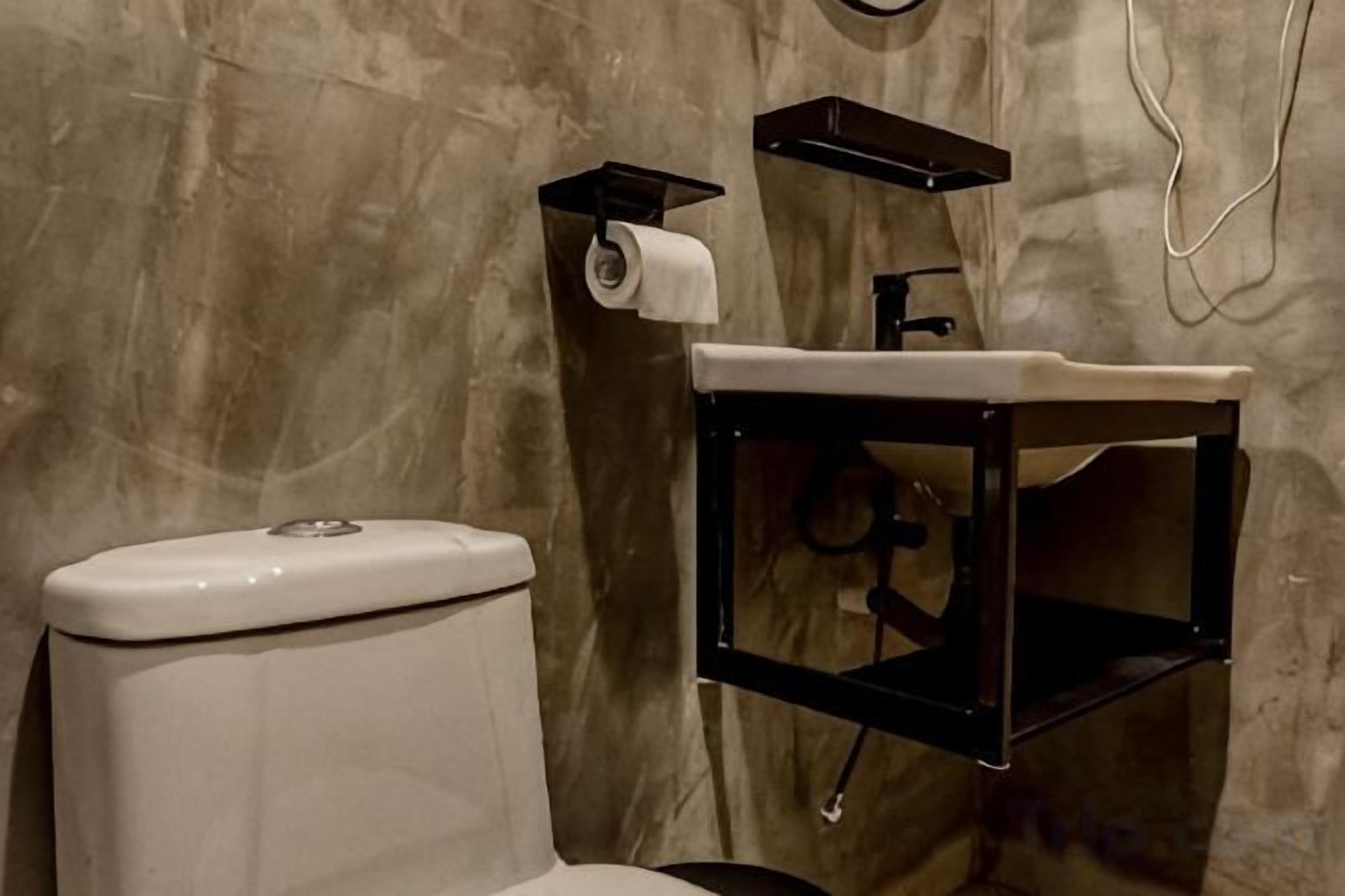 Free toiletries, hair dryer, bidet