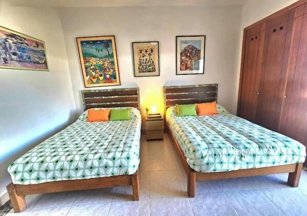 Iron/ironing board, WiFi, bed sheets