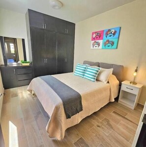 3 bedrooms, iron/ironing board, Internet, bed sheets