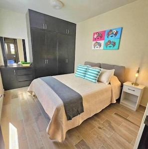 3 bedrooms, iron/ironing board, Internet, bed sheets