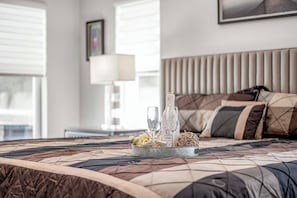 4 bedrooms, desk, iron/ironing board, free WiFi