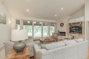 Smart TV, fireplace, DVD player