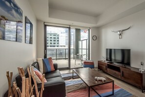 Living area - Luxe 1BR Apt with Pool, GYM and On-Site Theater (Halifax)
