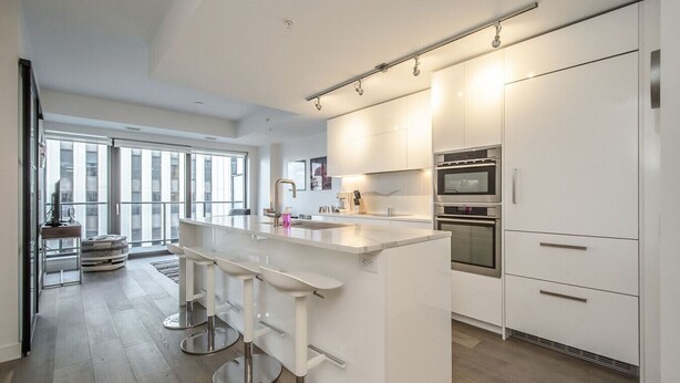 Private kitchen - Luxury Downtown 2BD/2BA Suite at The Roy w/ Pool, Sauna, Gym & Balcony (Halifax)