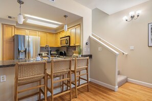 Microwave, oven, stovetop, dishwasher - Ohana Boho Villa, Beautiful KoOlina Beach Resort. Mins to Golf, Shops & Dining (Kapolei)