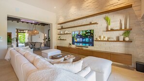Smart TV - Serene Luxury Villa: Your Tropical Retreat Awaits (Nayarit)