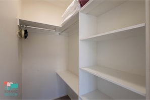 Klædeskab
