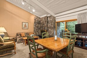 TV, fireplace, books, video library - Stonebridge Condos Unit 723 (Snowmass Village)