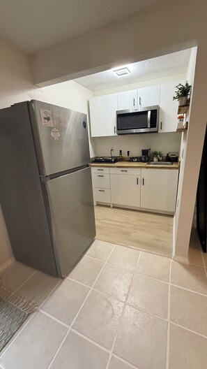 Fridge, microwave, stovetop, coffee/tea maker