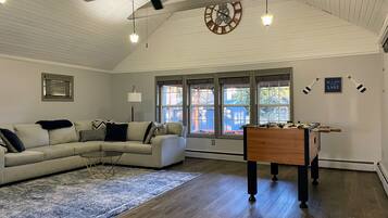 Télévision, cheminée