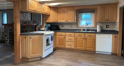 Kid-Friendly Cottage near Lake Delta