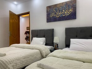 3 bedrooms, internet, bed sheets