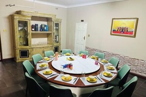 Restaurant - LOU WAI LOU MANSIONS (Harare)