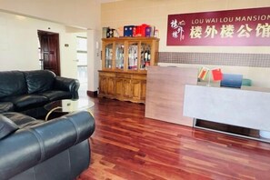 Lobby - LOU WAI LOU MANSIONS (Harare)