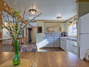 Private kitchen - 3-bedroom house in enchanting Hillcrest Mine with AC (Hillcrest Mine)