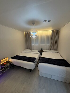 2 bedrooms, in-room safe, iron/ironing board, free WiFi