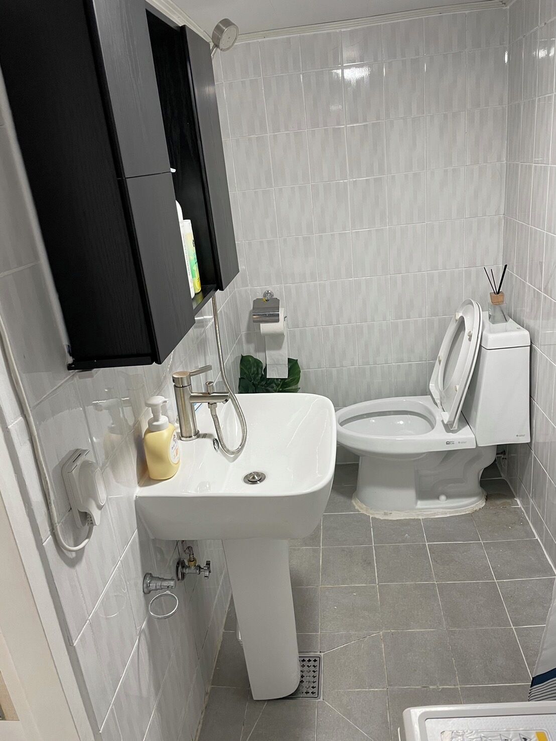 ヘアドライヤー、タオル、石鹸、シャンプー