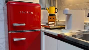Fridge, microwave, stovetop, cookware/dishes/utensils