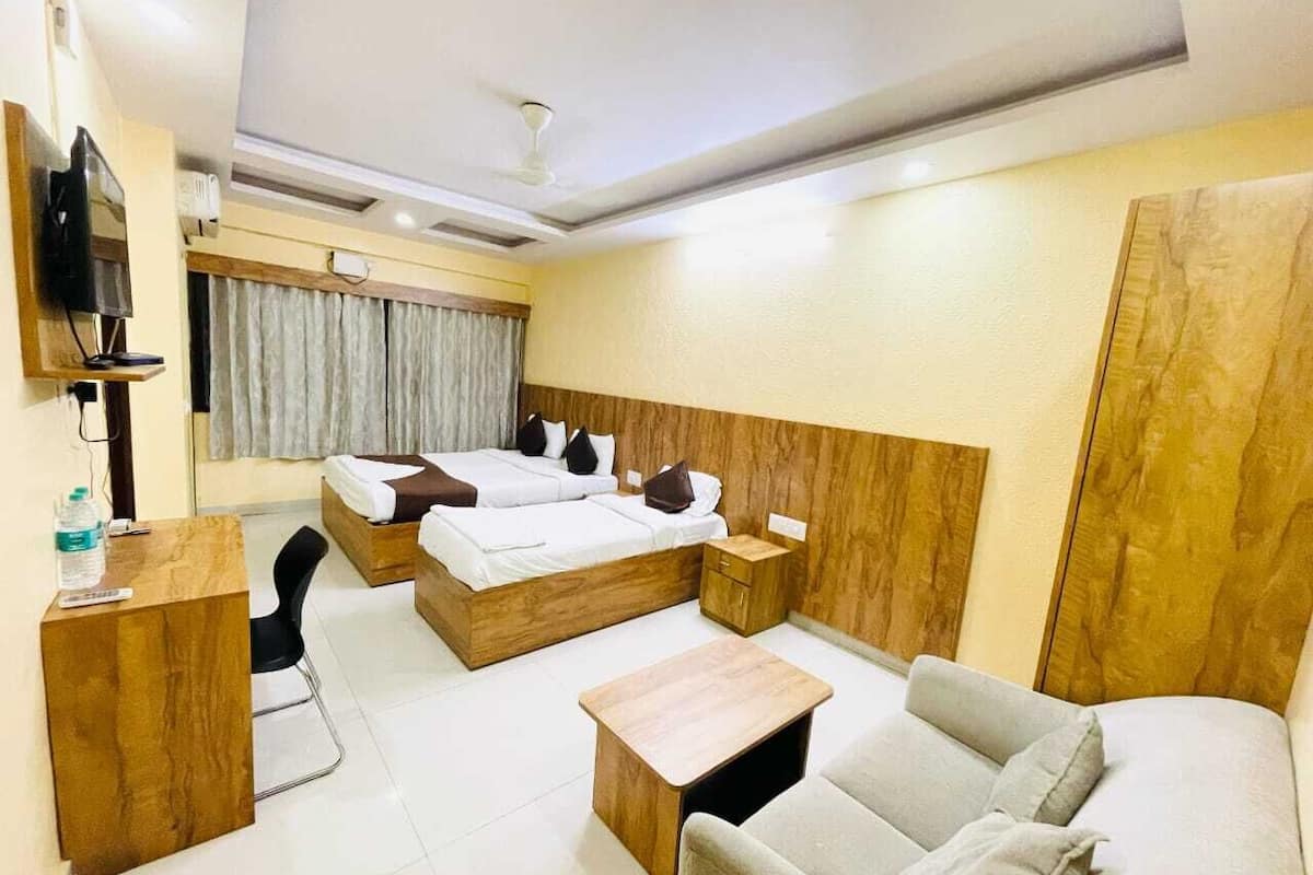 Triple Room, Courtyard View | Iron/ironing board, free WiFi