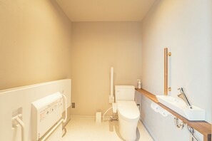 Deluxe Tent, Bay View | Bathroom | Free toiletries, hair dryer, towels, shampoo